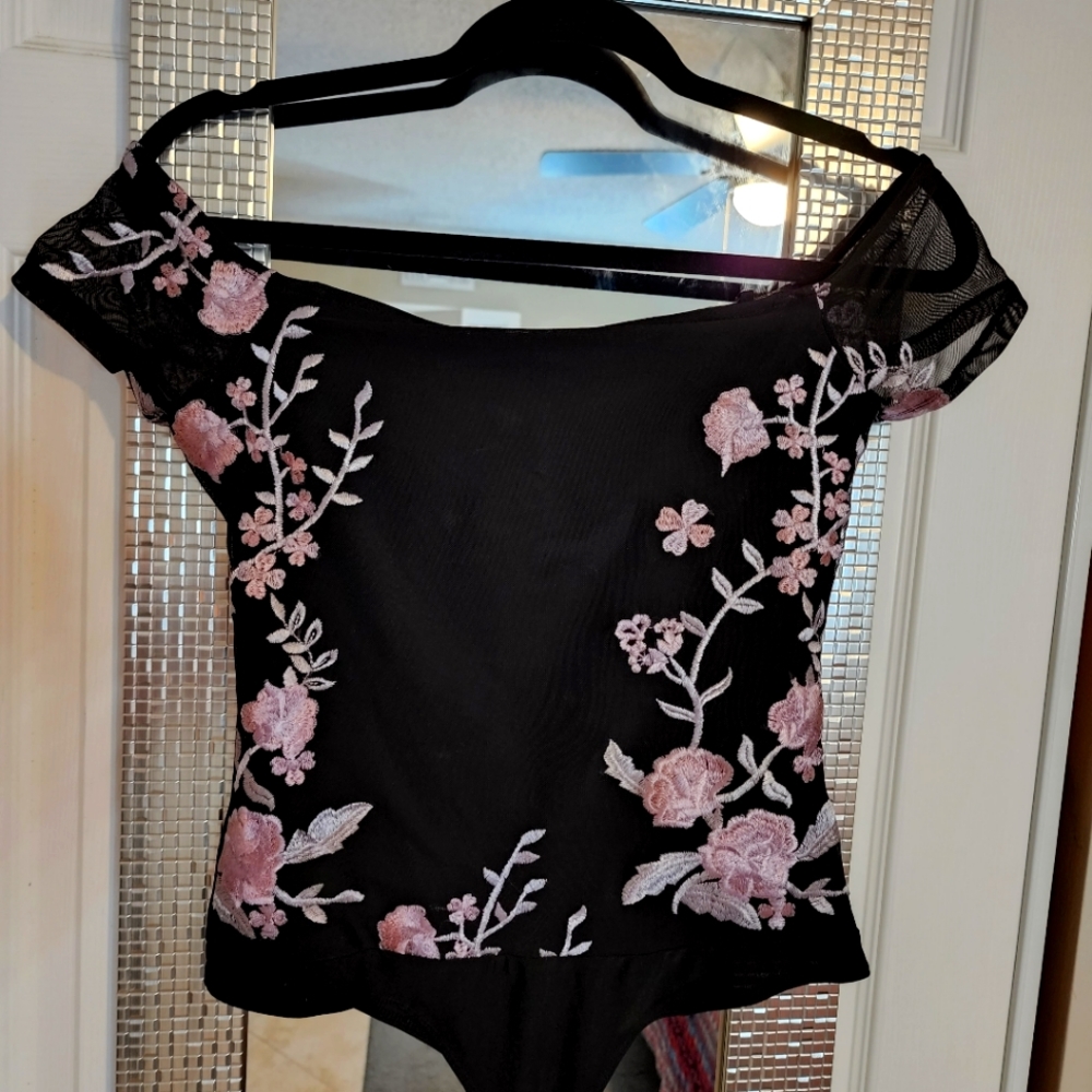 Guess Off-Shoulder Bodysuit